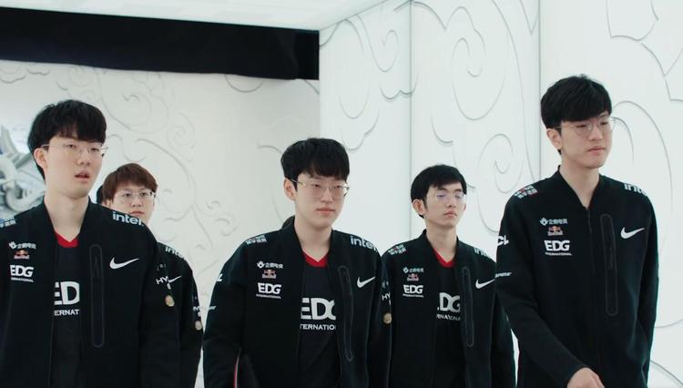 詹姆斯踢出 詹姆斯踢出