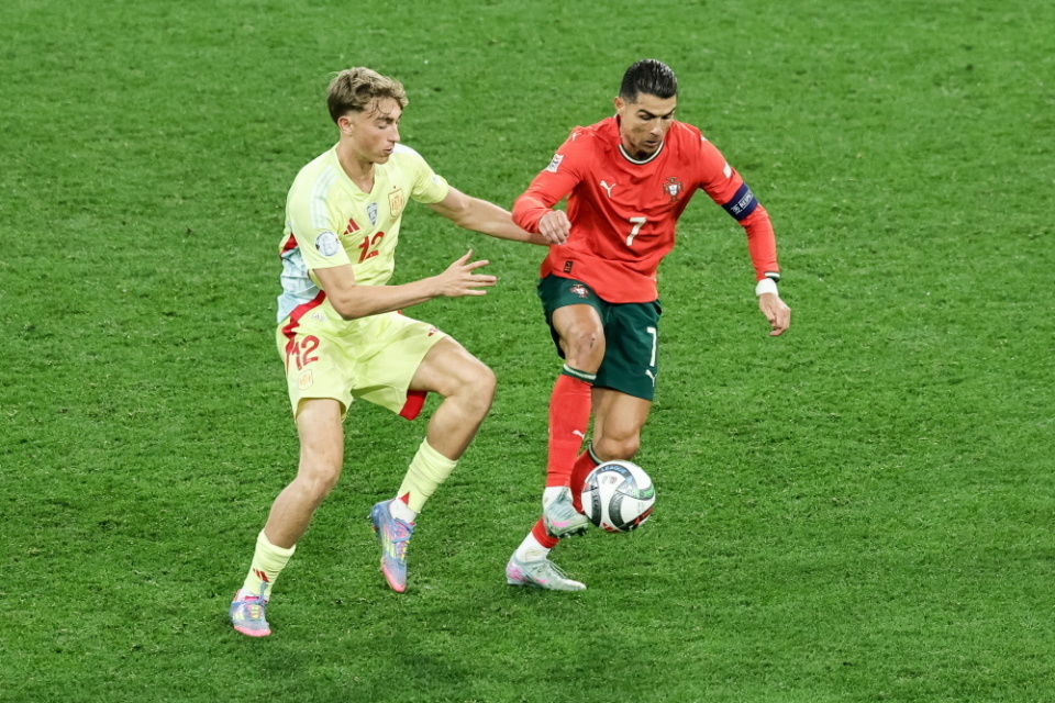 多名球员参 多名球员参