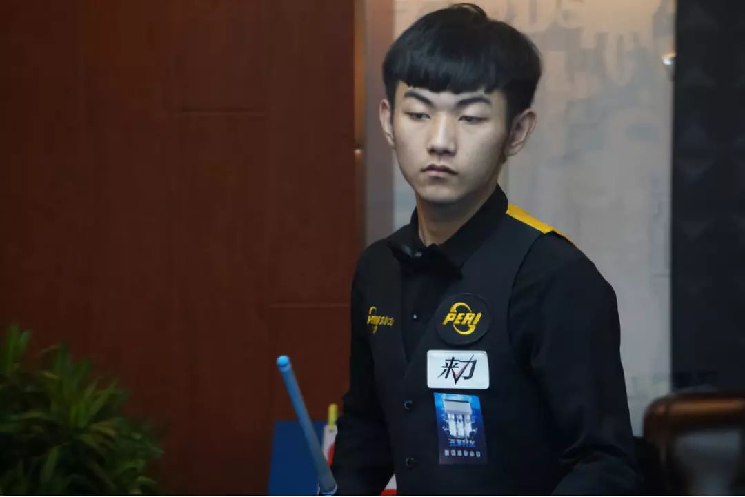 足球场如战 足球场如战