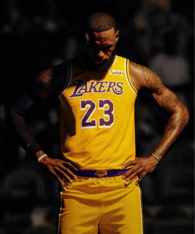 低平球横传 低平球横传